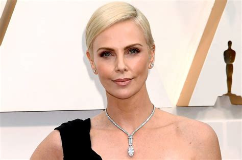 Charlize Theron: Bio, Height, Weight, Measurements